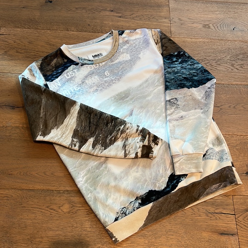 🔹MM6 MAISON MARGIELA
     Printed Sweatshirt